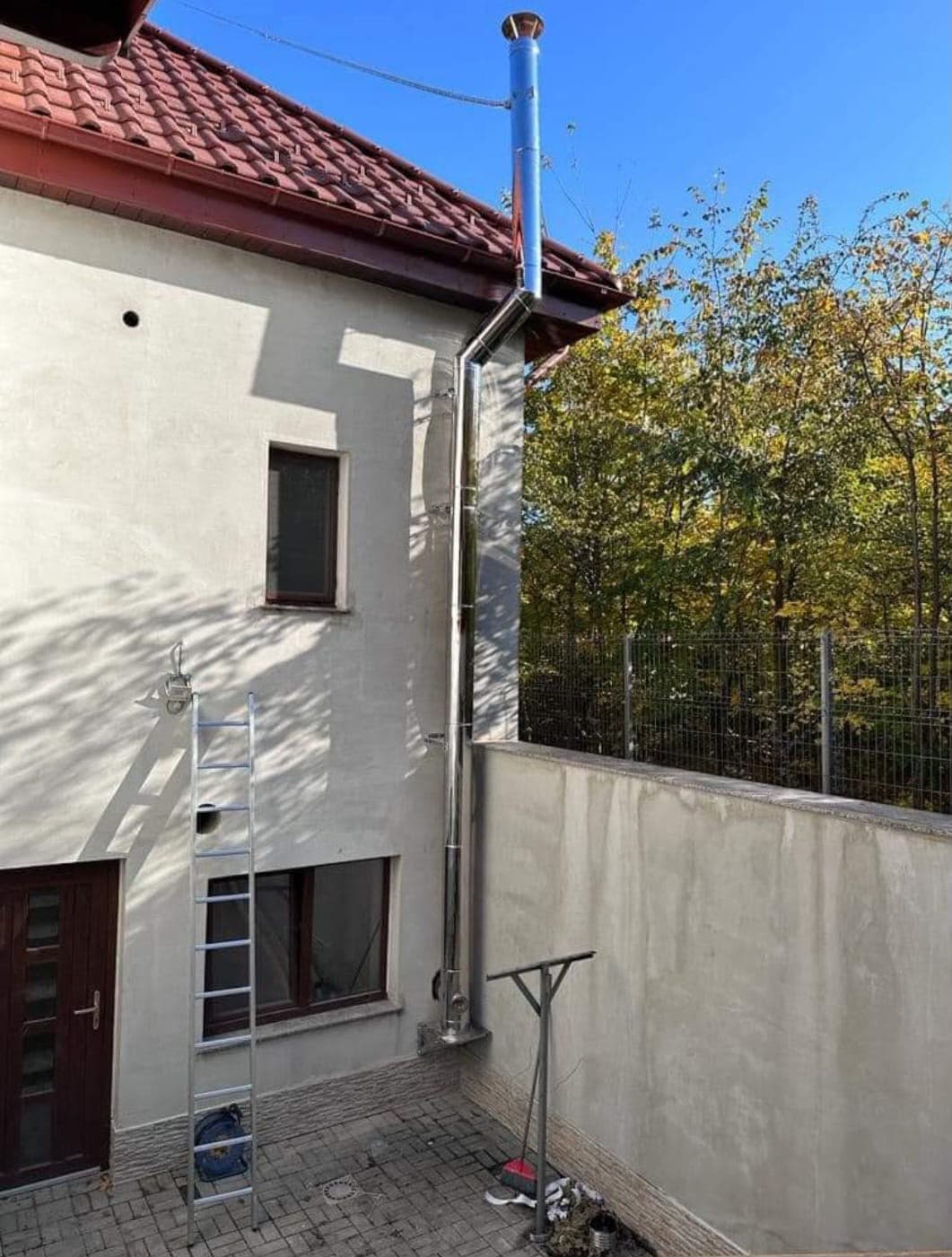 Detaliu colier și susținere coș inox