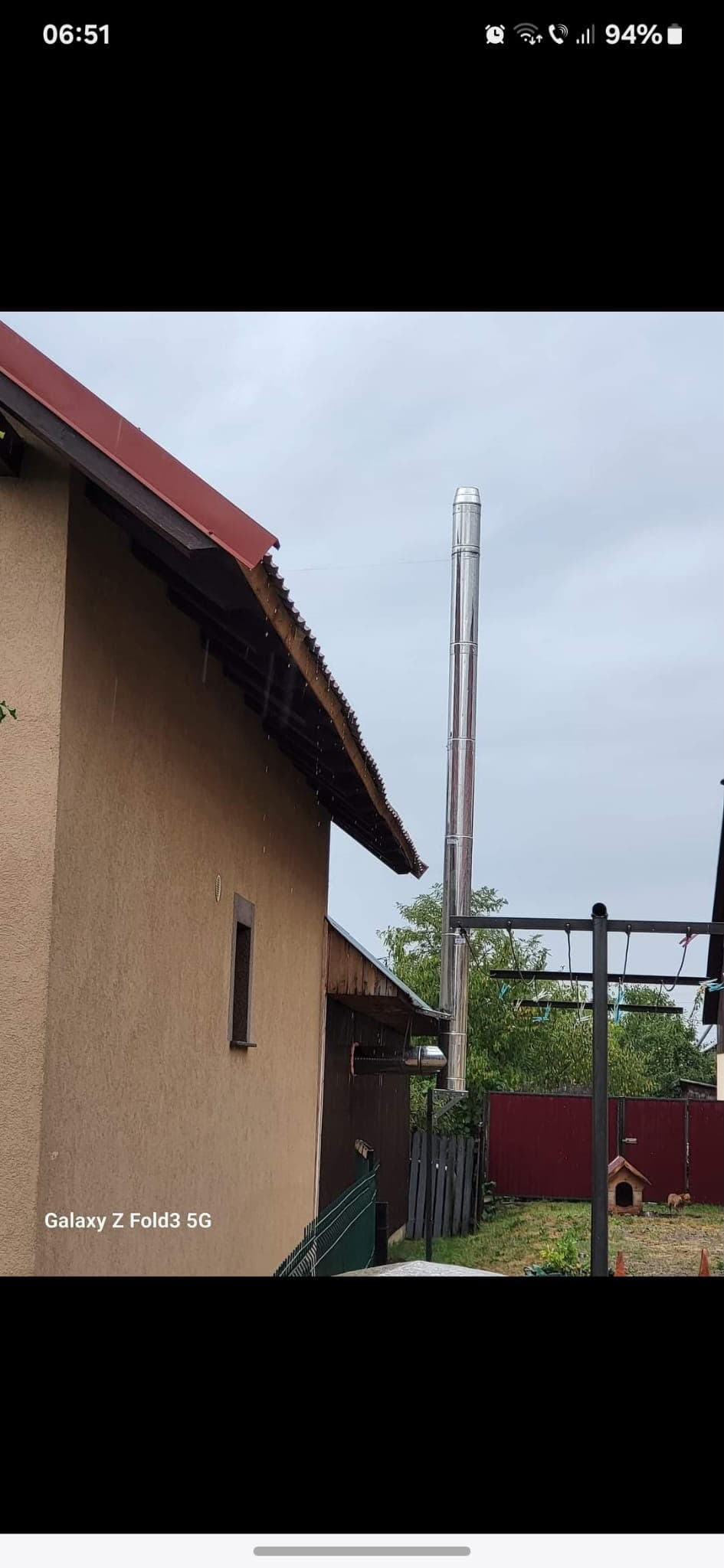 Tronson vertical coș inox pe fațadă